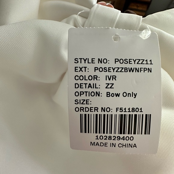 White Off-Shoulder Puff Sleeve Wedding Gown - Picture 12 of 13